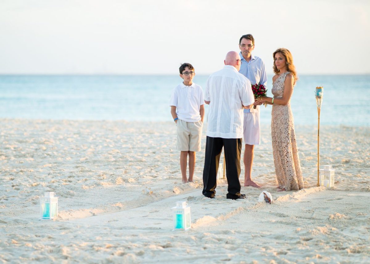 Aruba • Your vow renewal on the beach • Let us plan it for you!